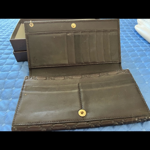 SALE Authentic Gucci long wallet - Picture 6 of 6